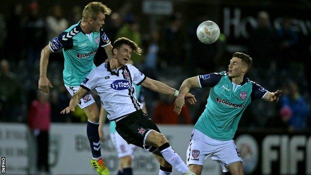 Dundalk's man-of-the-match Ronan Finn challenges for the ball with Derry pair Harry Monaghan and Conor McCormack