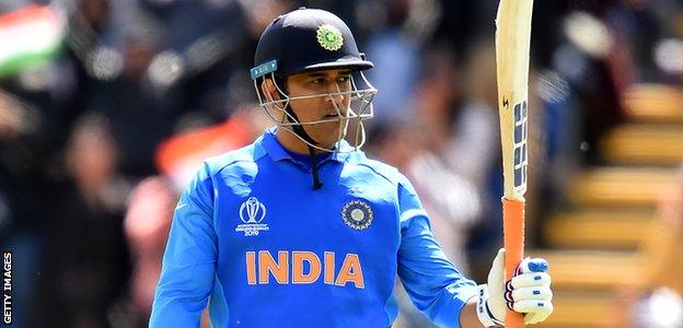 MS Dhoni celebrates bringing up a half-century