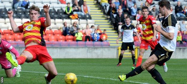 Kenny McLean pounced after David Goodwillie's initial shot was saved to make it 2-0 Aberdeen