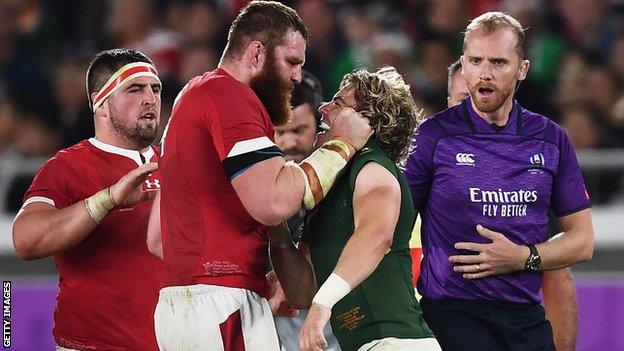 Faf de Klerk squares up to Wales' Jake Ball