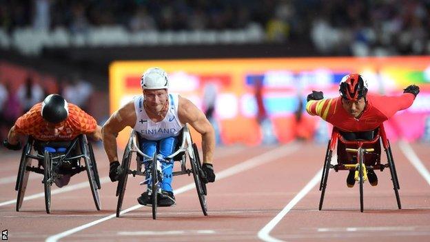 Leo-Pekka Tahti (centre) wins his third T54 100m title