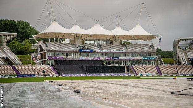 Ageas Bowl rain