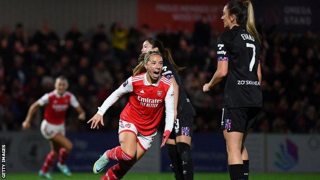 Jordan Nobbs celebrates for Arsenal