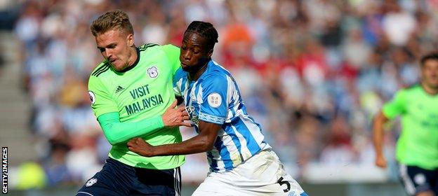 Danny Ward challenges Terence Kongolo