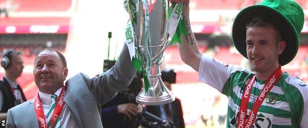 Yeovil Town manager Gary Johnson and Paddy Madden (right) celebrate with the npower Football League One play off trophy