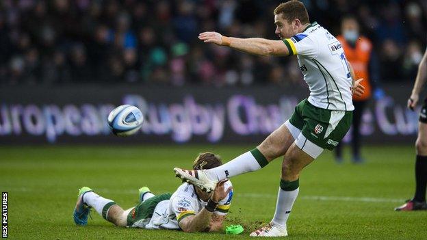 Paddy Jackson kicks a conversion for London Irish