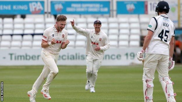 England opener Dom Sibley survived 155 minutes for his 43 against arguably the best attack in county cricket