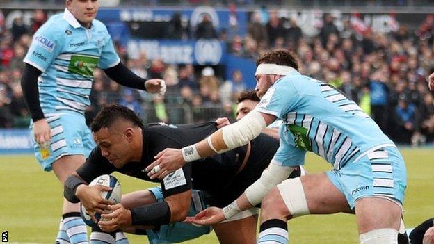 Glasgow can't prevent Billy Vunipola scoring a try for Saracens