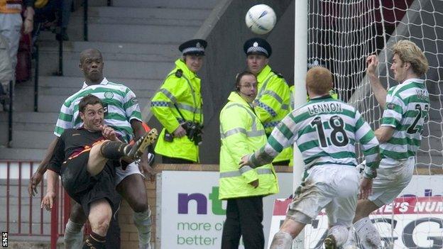 Scott McDonald scores to make it 1-1