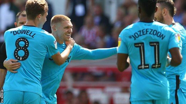 Martyn Waghorn celebrates