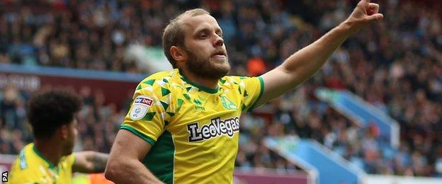 Teemu Pukki celebrates