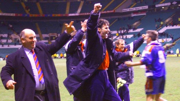 Celebrations after beating Celtic in 2000