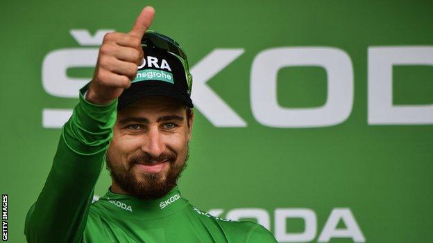 Peter Sagan gives a thumbs up on the podium to celebrate winning stage 13