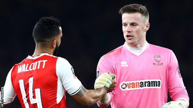 Theo Walcott & Paul Farman shake hands after their FA Cup quarter-final match