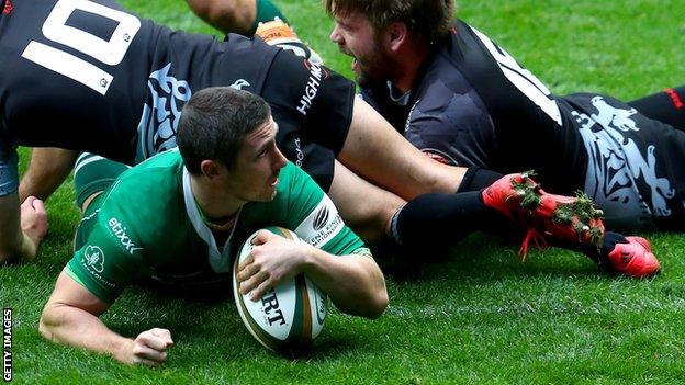 Brendan McKibbin scores a try for London Irish