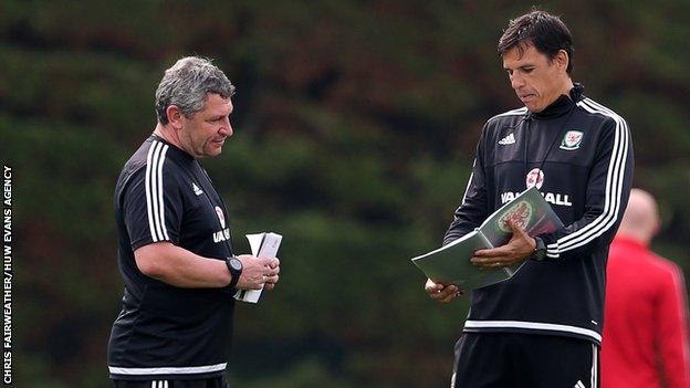 Osian Roberts (L) worked closely with ex-Wales manager Chris Coleman on the training ground