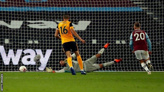 Jarrod Bowen scores his second goal