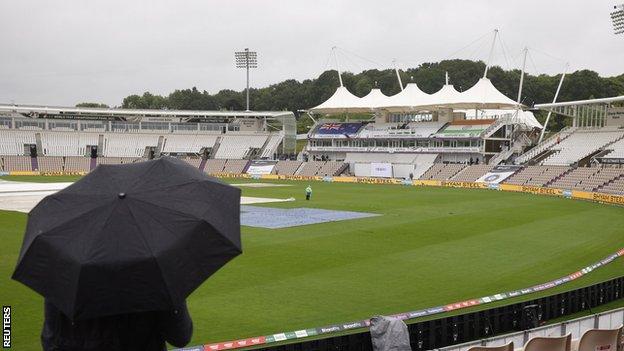 Rain at the Hampshire Bowl