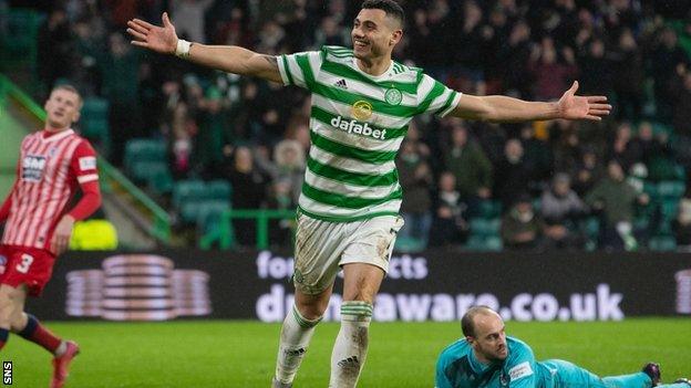 Giorgos Giakoumakis scored his fourth goal of the season for Celtic