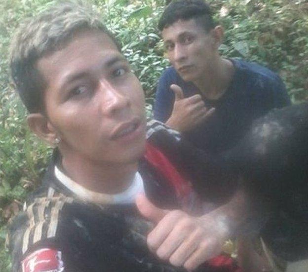 A selfie of Brayan Bremer and another fugitive shows the two giving the thumbs up.