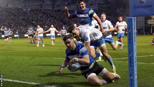 Tom de Glanville scores Bath's third try