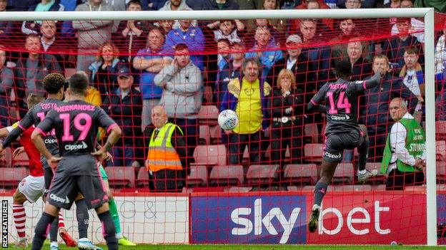 Eddie Nketiah scores