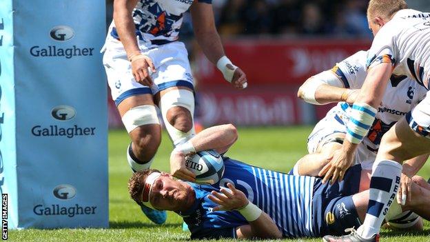 Cobus Wiese scores a try for Sale Sharks