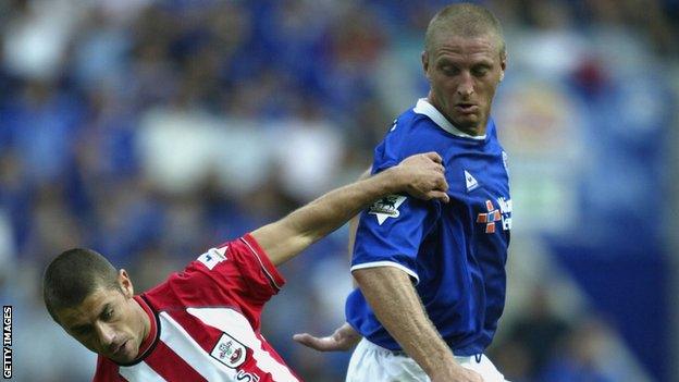 Matt Elliott (right) holds off Sunderland's Kevin Phillips