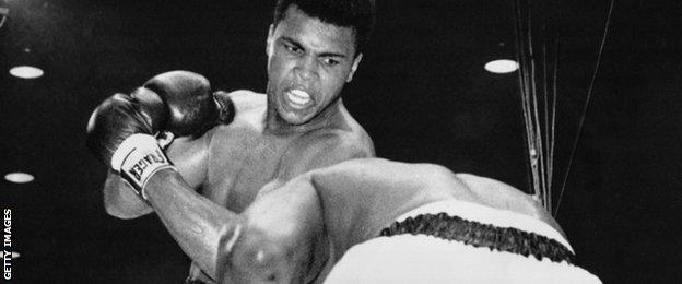 Cassius Clay and Sonny Liston's fight in Febray 1964