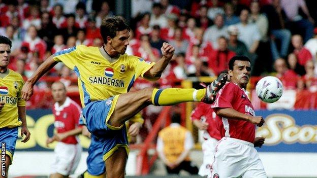 Claus Lundekvam in action for Southampton