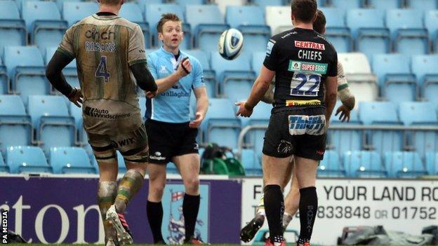 Referee Christophe Ridley explains his decision to Joe Simmonds