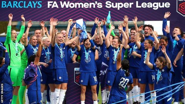 Chelsea lift the Women's Super League trophy in May 2021