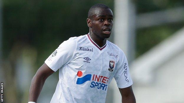 Prince Oniangue in action for Caen