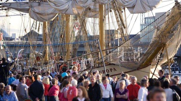 Crowds at the 2009 Tall Ships Races in Belfast