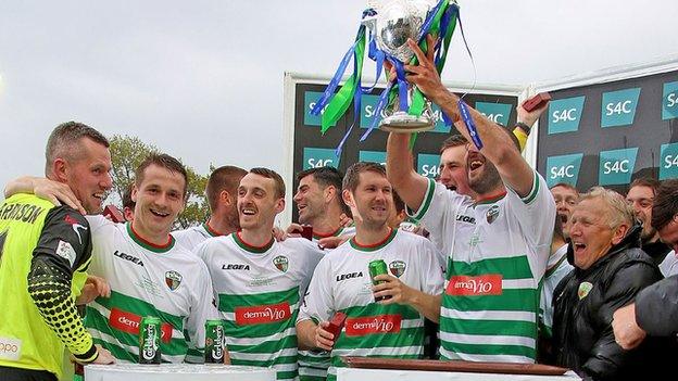 TNS celebrate winning the Welsh Cup in 2015