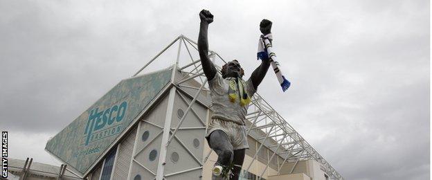 Statue of Billy Bremner at Elland Road