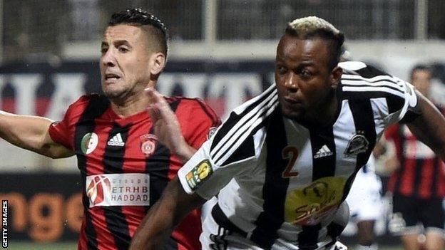 USM Alger's Rachid Nadji (left) and Kimwak Mpela of TP Mazembe