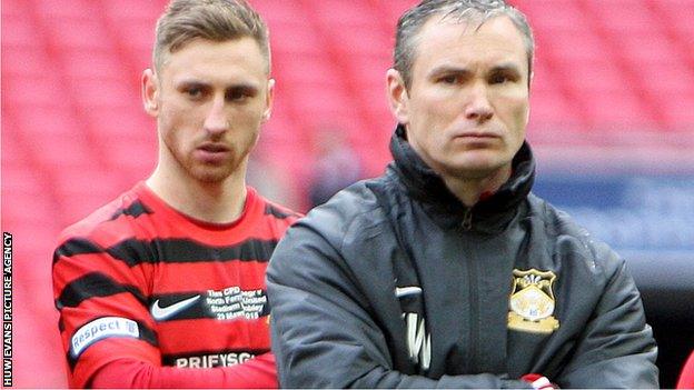 Kevin Wilkins (right) at the 2015 FA Trophy final