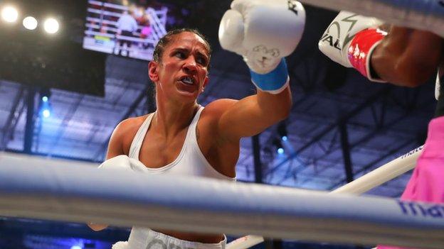 Amanda Serrano misses a punch