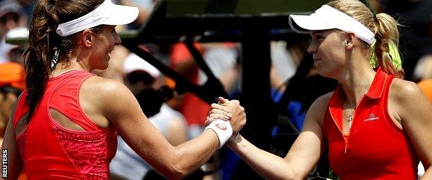 Johanna Konta shakes hands with Caroline Wozniacki