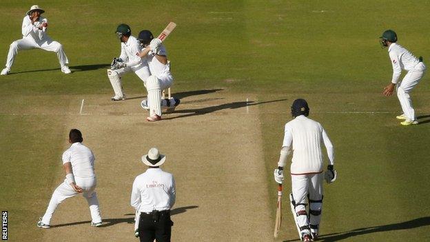 Yasir Shah took 10 wickets in the match, included this second-innings dismissal of Chris Woakes who was caught at slip