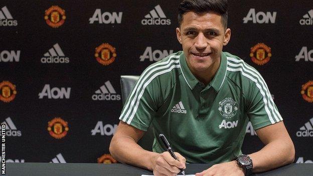 Alexis Sanchez signs for Manchester United