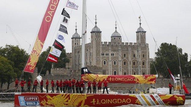 Boats passing the Tower of London