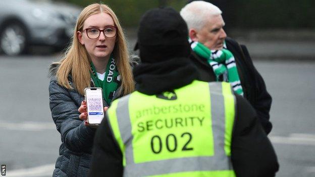 Fan showing Covid status to security