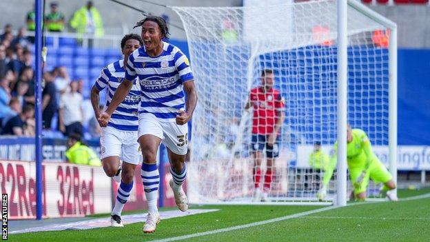 Femi Azeez scoring for Reading