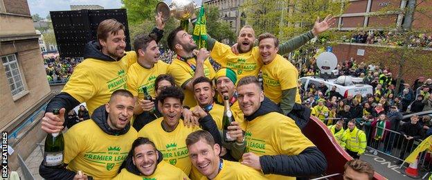 Norwich City squad celebrate