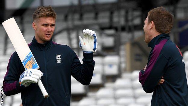 Jason Roy talks with Eoin Morgan