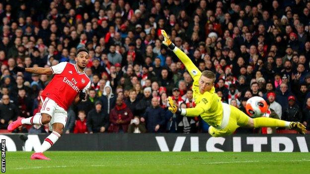 Pierre-Emerick Aubameyang scores for Arsenal