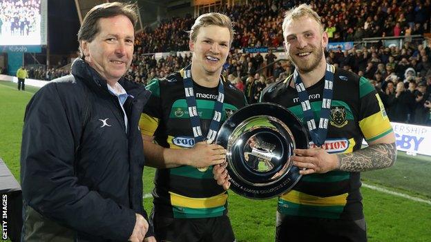 Mark McCafferty presents the A league final trophy to Northampton Saints