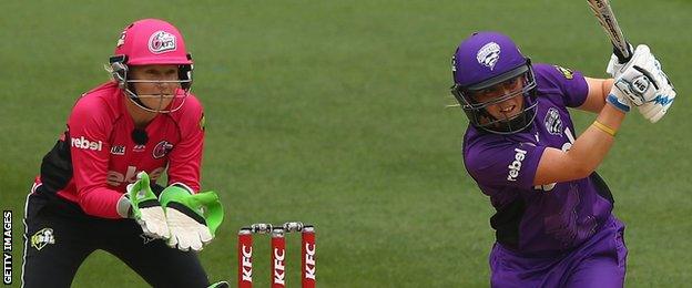 Heather Knight in action against Sydney Sixers